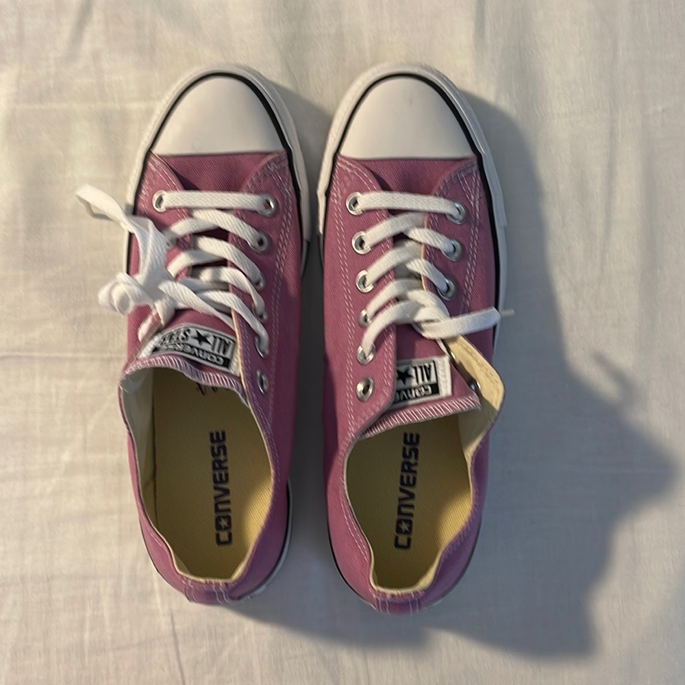 Brand new woman’s size 8 converse all star